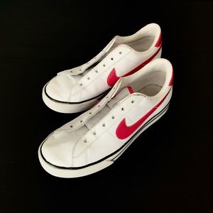 Nike Sneaker (Women’s/Kid’s)